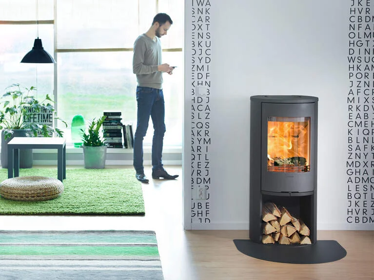 Contura 510 Style med frontglass og vedrom – produktbilde fra Contura