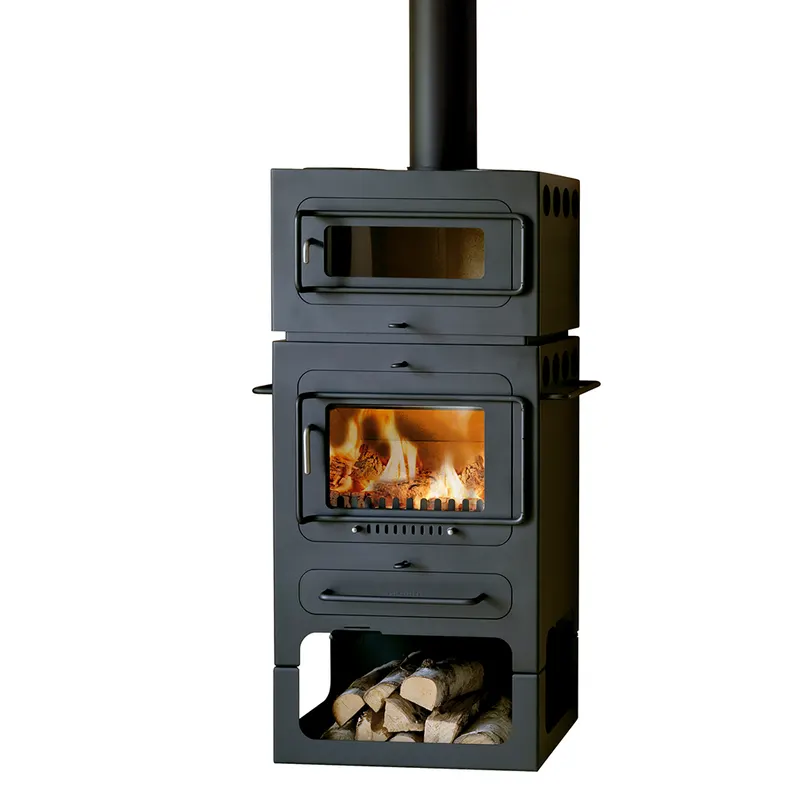 HWAM Classic 4 med vedfag og bakerovn — produktbilde fra HWAM