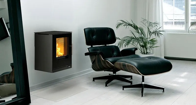 Vegghengt Q Tee, en flott peisovn fra Rais